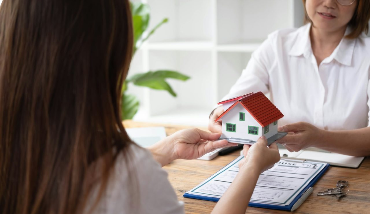 a real estate broker or insurance agent works with home models and home real estate sales contracts